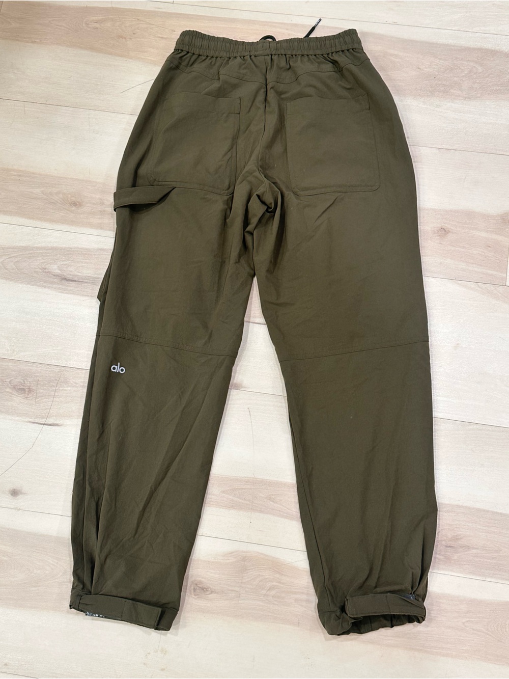 High-Waist City Wise Cargo Pants in Dark Olive by Alo Yoga size XS Casual - Picture 7 of 9